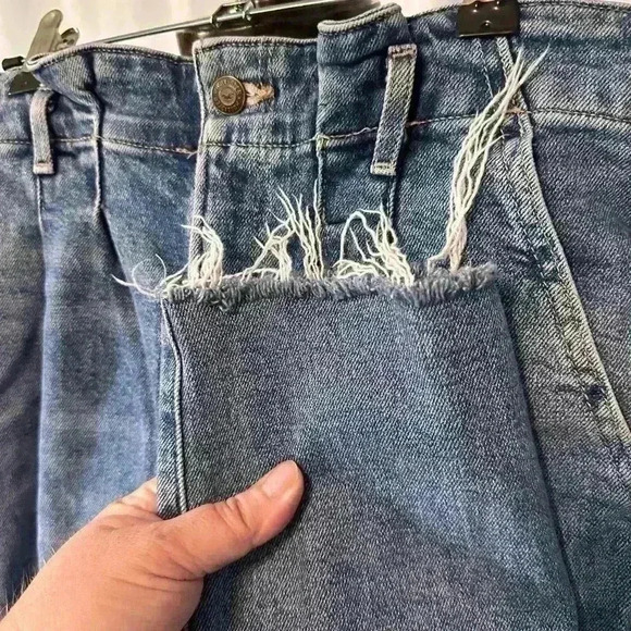 Holster Ultra High Rise Mom Jeans. Size 30. Paper Bag Waist. Raw Hem - Picture 3 of 7